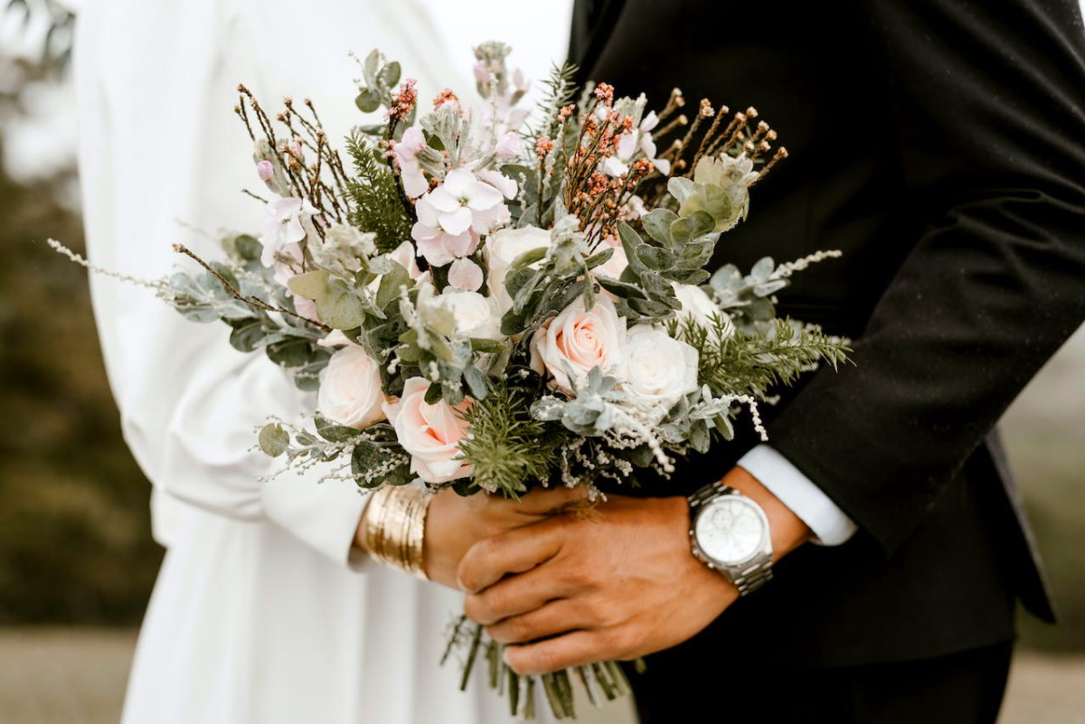 4 trend per il bouquet sposa 2024 a cui ispirarsi